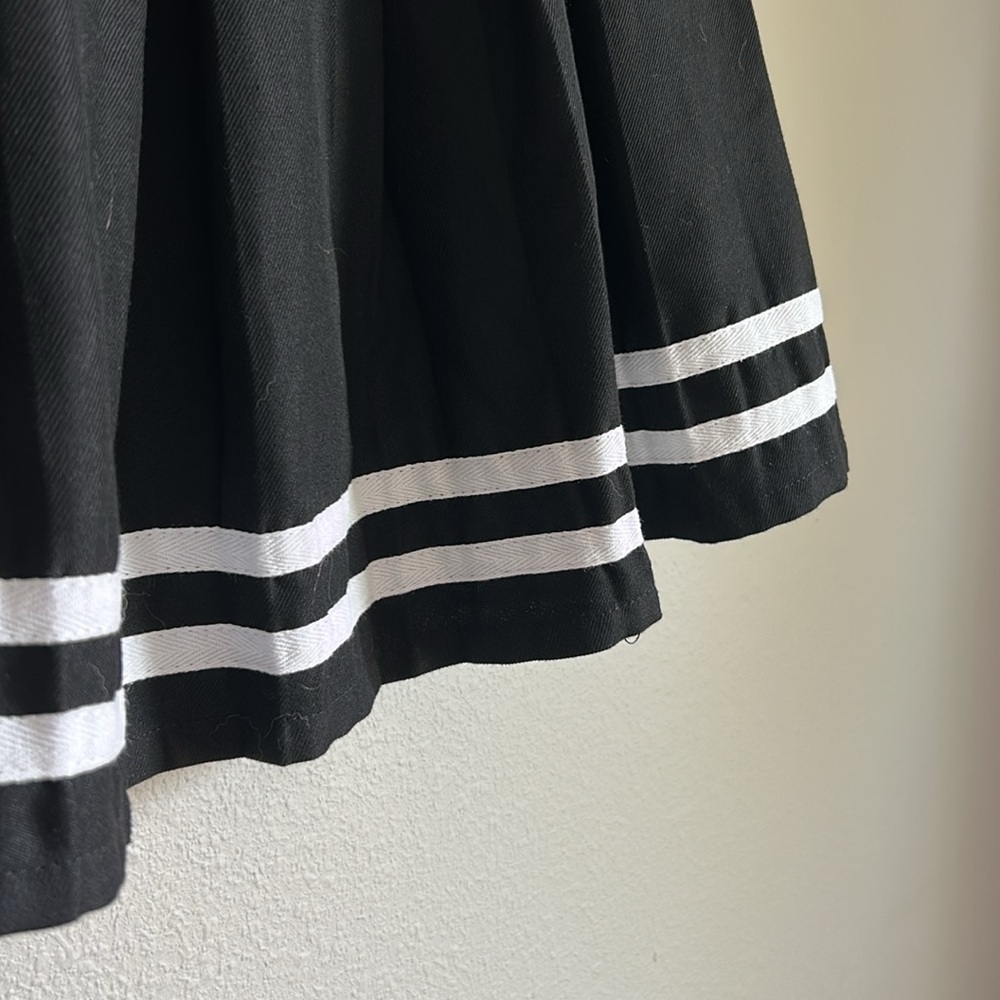 Hot Topic Black and White Skater Mini Skirt Size SMALL - Picture 6 of 7